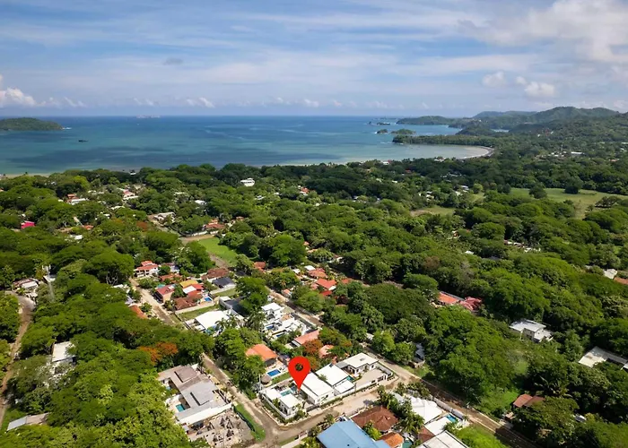 Sprawling Modern With A Tranquil Outdoor Living Space Swimming Pool And A Private Casita Сasa de vacaciones *
