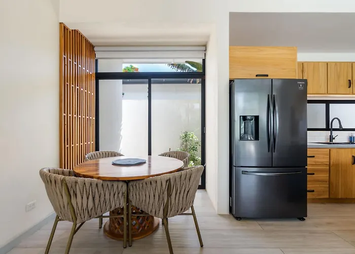 Sprawling Modern With A Tranquil Outdoor Living Space Swimming Pool And A Private Casita Сasa de vacaciones Playa Flamingo