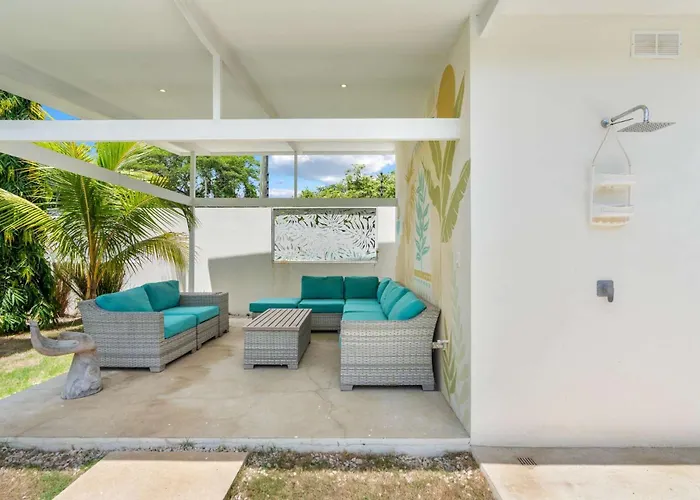Sprawling Modern With A Tranquil Outdoor Living Space Swimming Pool And A Private Casita Playa Flamingo