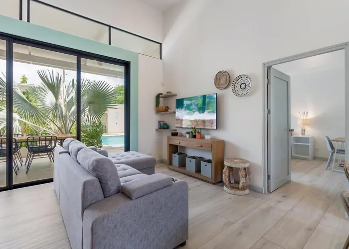 Sprawling Modern With A Tranquil Outdoor Living Space Swimming Pool And A Private Casita Сasa de vacaciones Playa Flamingo